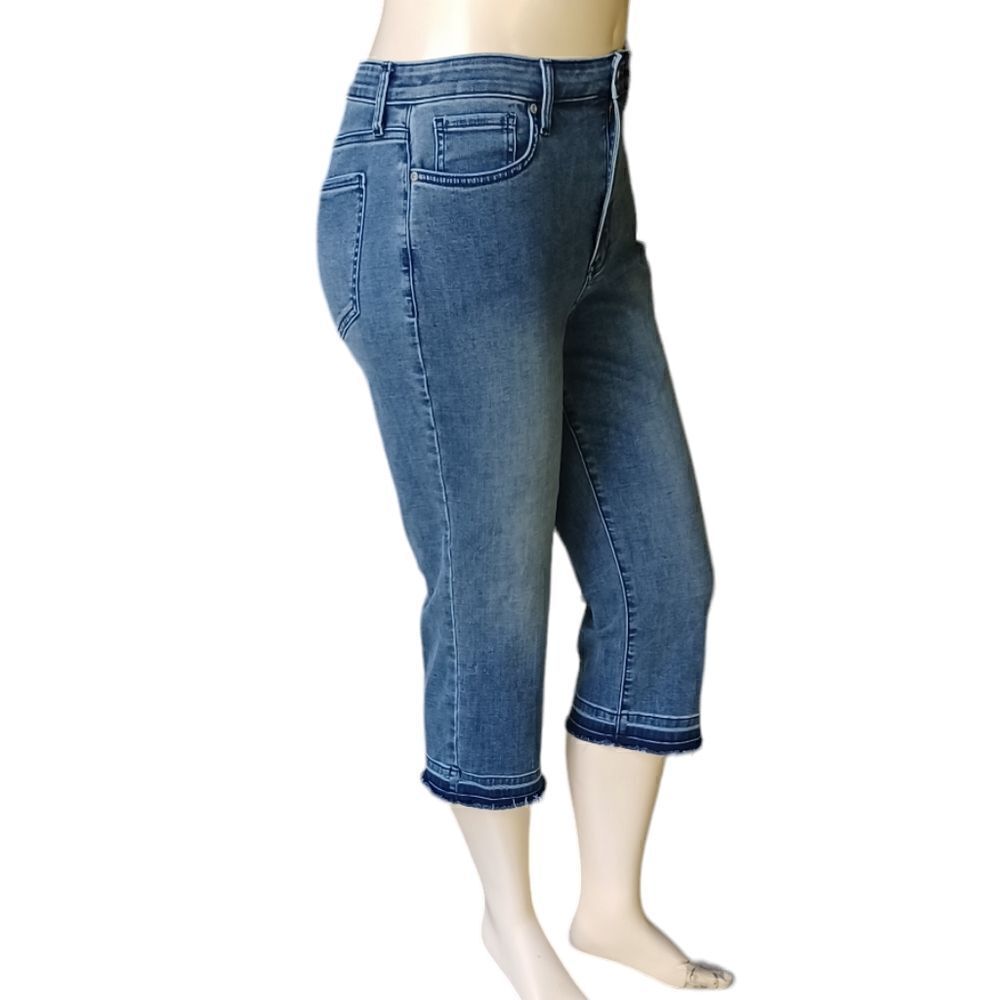 685446...NYDJ Straight leg Jeans Size 12P, W30" 19 1/2"Inseam 11"Rise