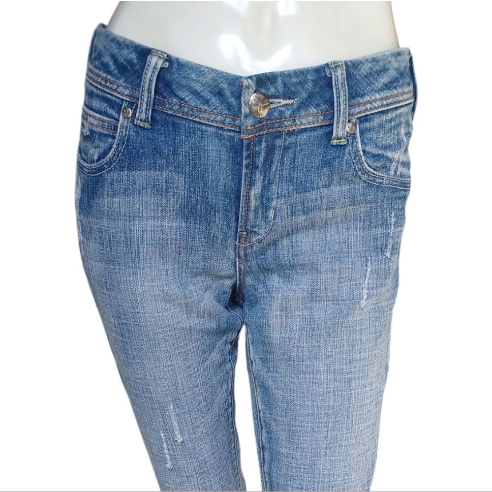 5082....Vigoss Studio Straight Leg Jeans Size W32", 31" Inseam 8 1/2" Rise