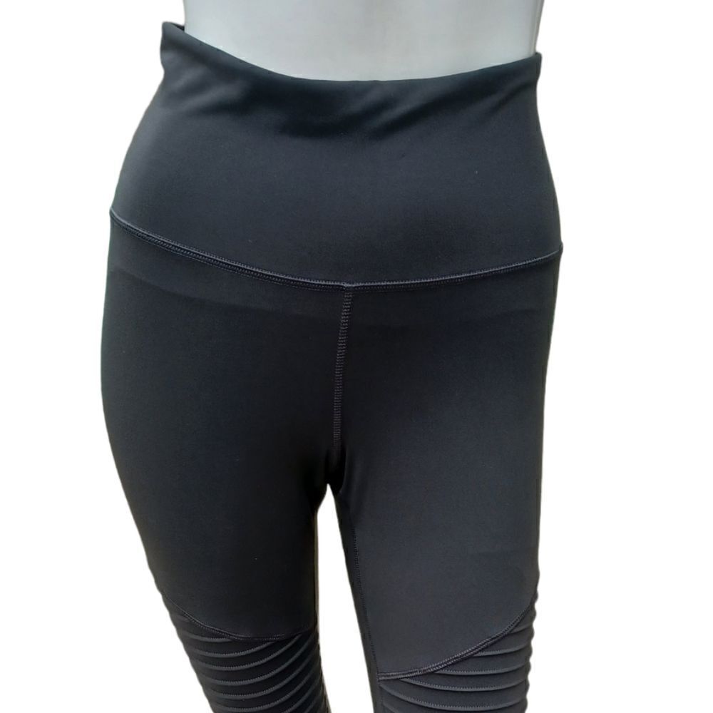 651143....Old Navy Active Wear Elevate Legging Size  Small Petite