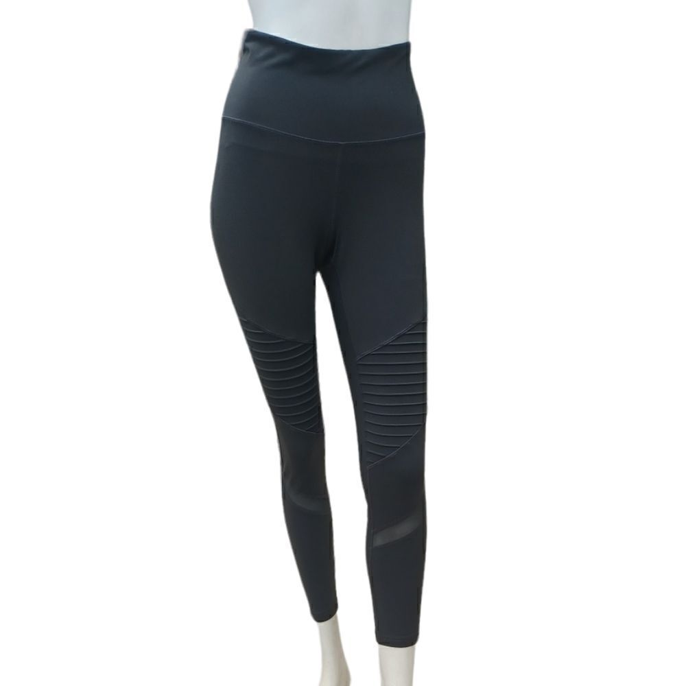 651143....Old Navy Active Wear Elevate Legging Size  Small Petite