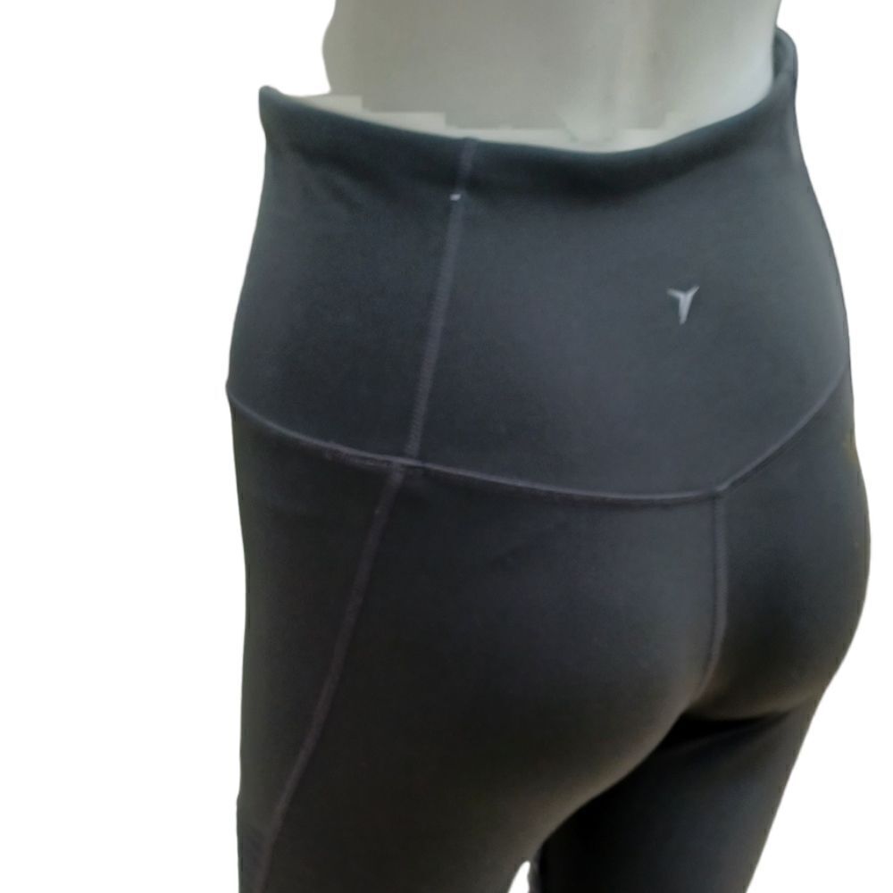 651143....Old Navy Active Wear Elevate Legging Size  Small Petite