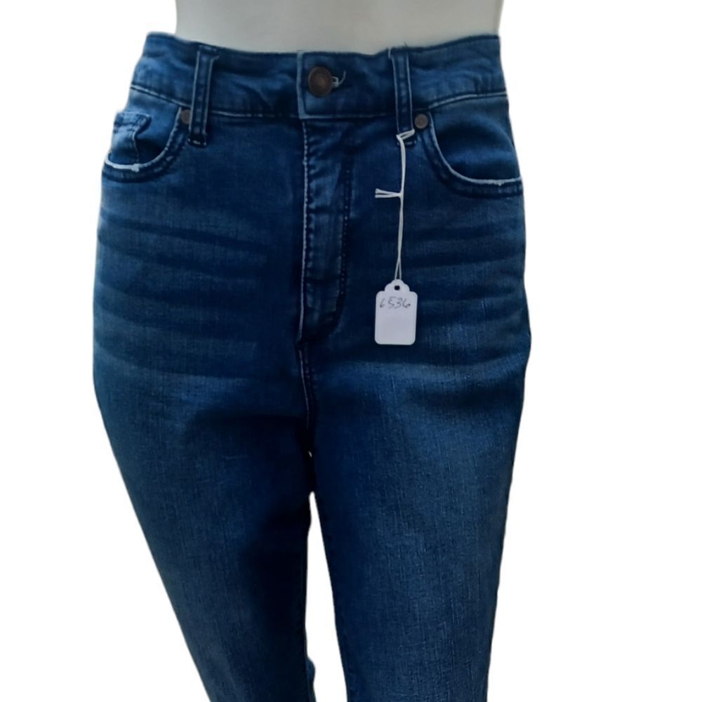 65364...Sofia Skinny Ankle Jeans Size 8, W28"  25"Inseam. 11"Rise