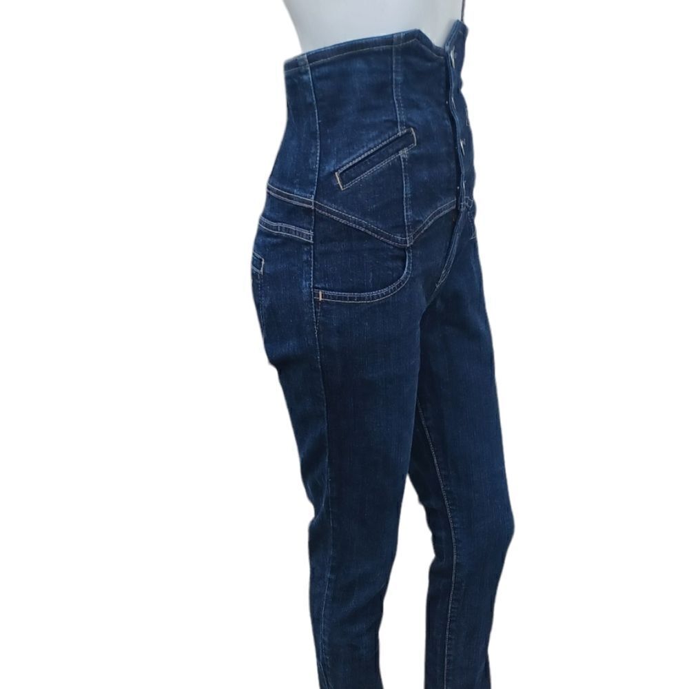 652324....Guess Jeans Skinny Style Size 28, 30"Inseam 6"Rise