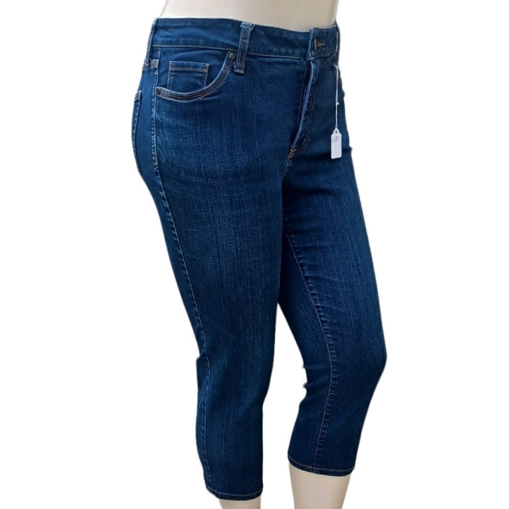 64873...St John's Bay Capri Jeans Size 12, W32" 21"Inseam 10"Rise