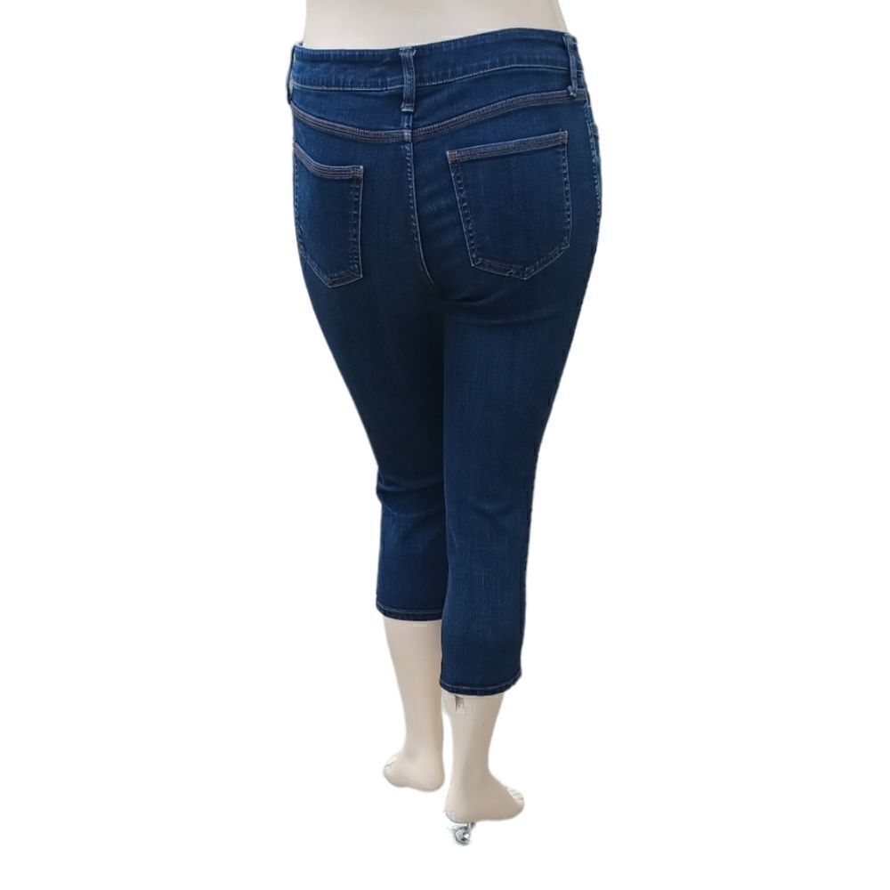 64873...St John's Bay Capri Jeans Size 12, W32" 21"Inseam 10"Rise