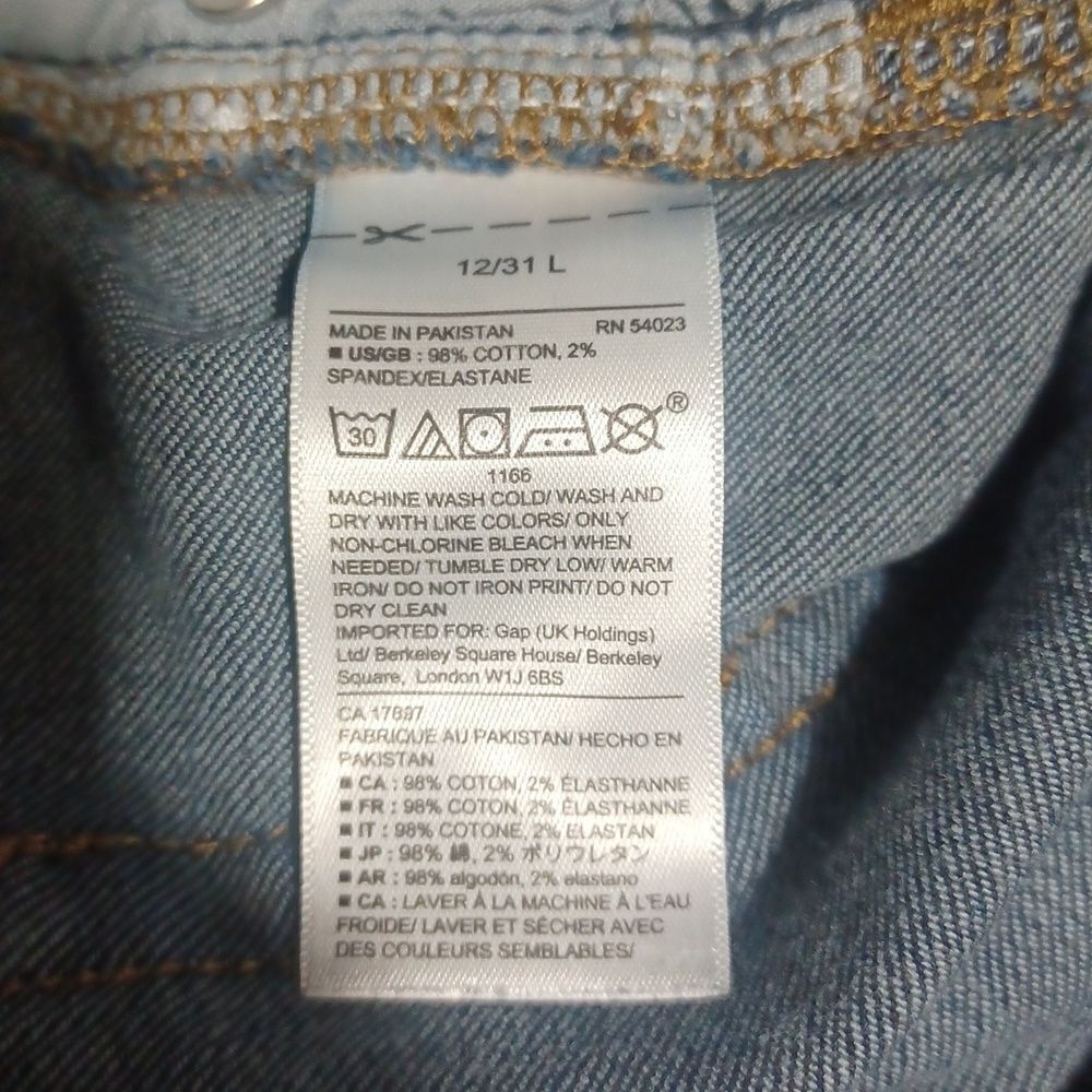 643722.....Gap Sexy Bootcut Fit Size 12/31L, 8" Rise