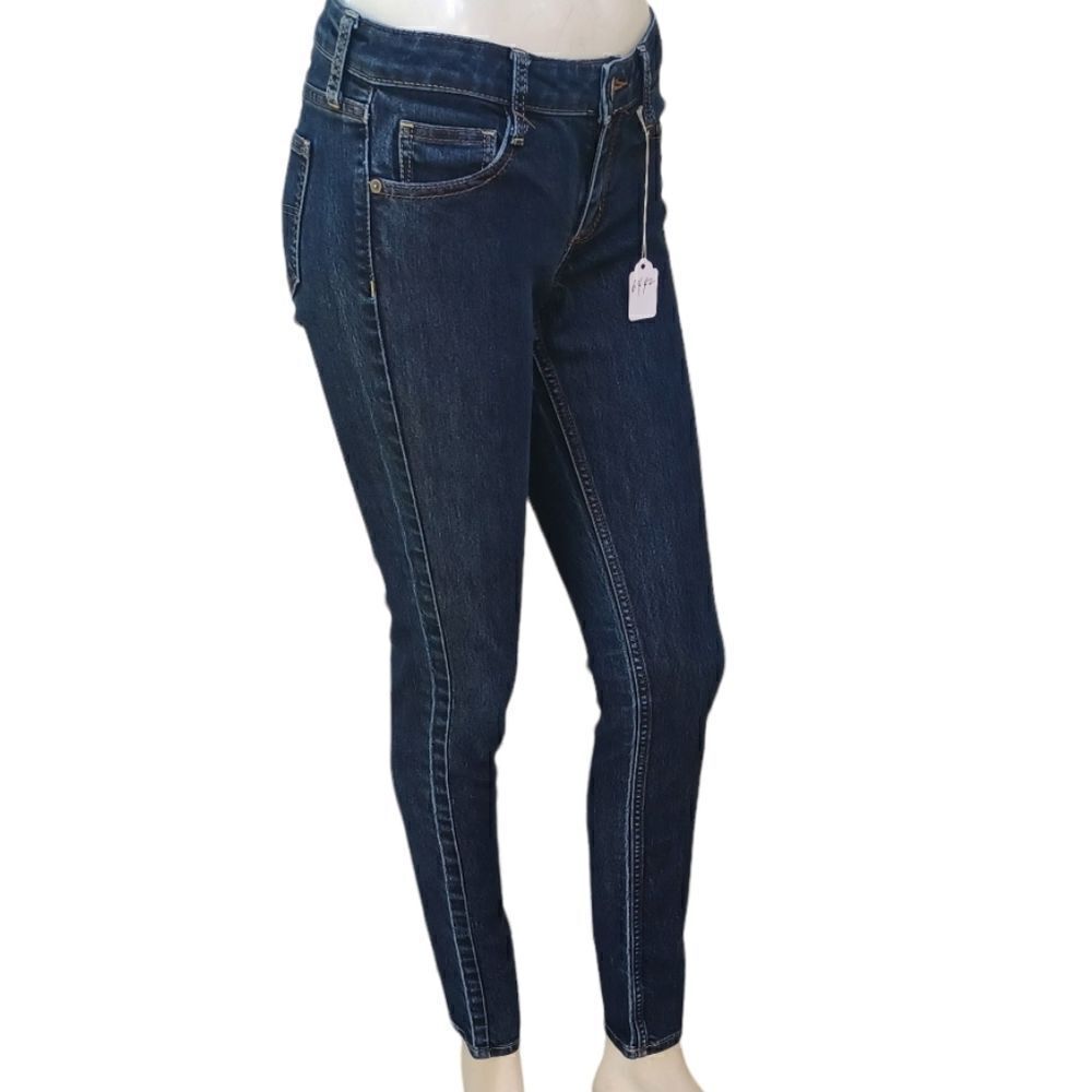 644236....Arizona Jean Company Size 5, W26" 29"Inseam 7"Rise