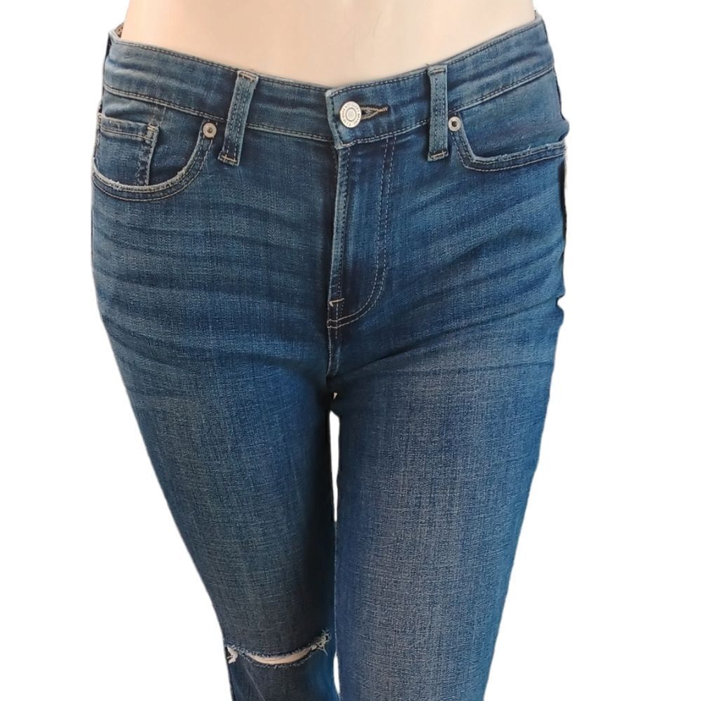 63885....Lucky Brand Mid Rise Straight Size 10/30, 9 1/2"Rise