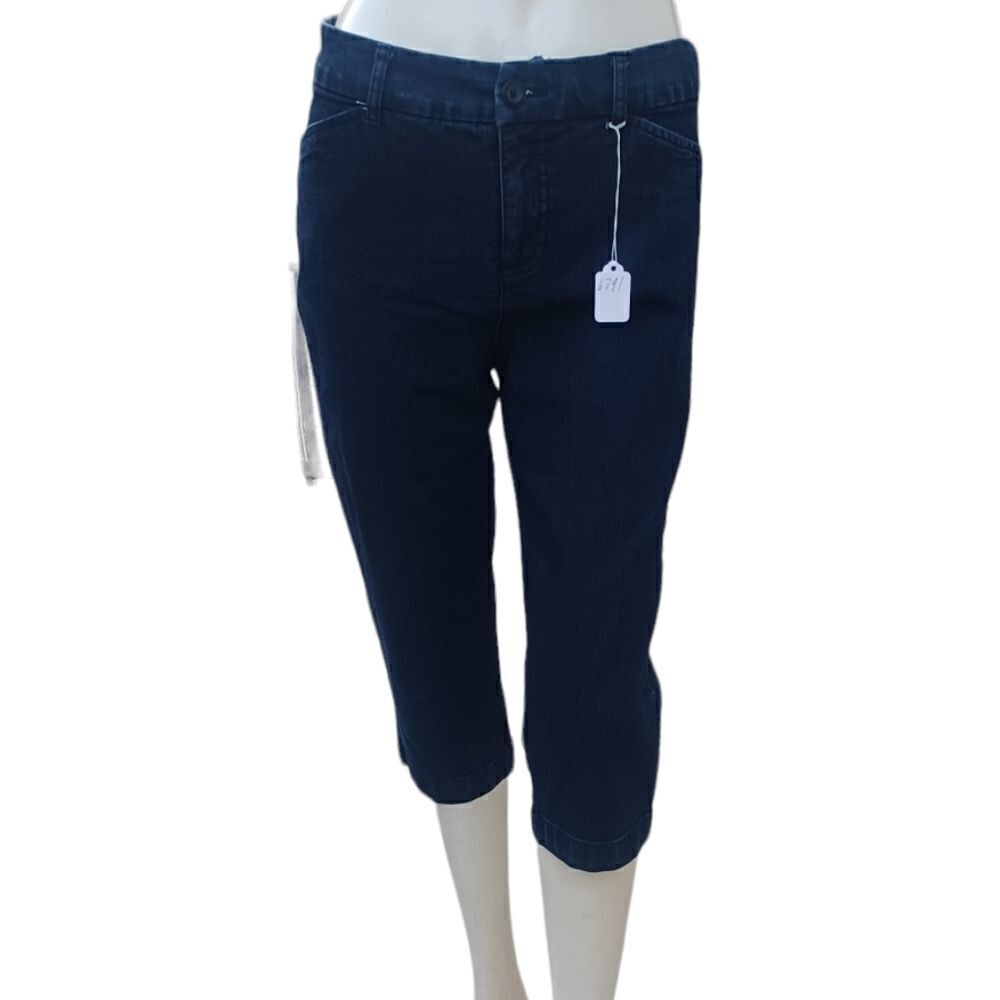 679116..St John's Bay Bermuda Shorts Size 6, W30"  17" Inseam 9"Rise