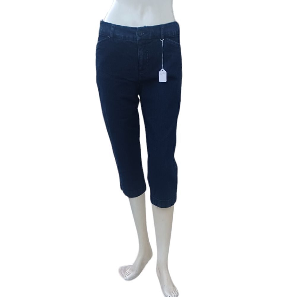 679116..St John's Bay Bermuda Shorts Size 6, W30"  17" Inseam 9"Rise