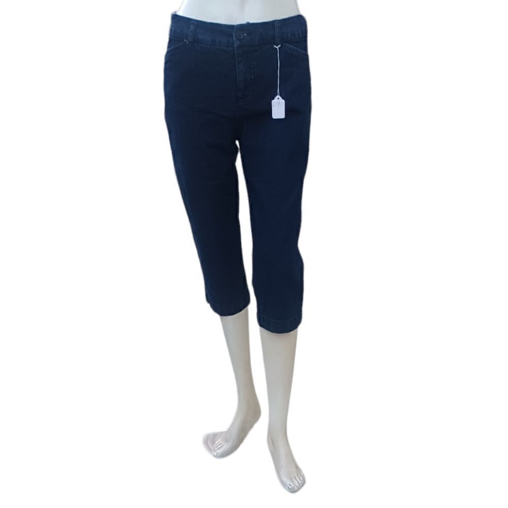 679116..St John's Bay Bermuda Shorts Size 6, W30"  17" Inseam 9"Rise