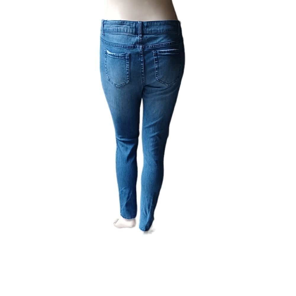 693525.....Torrid Skinny Jeans Size 14, W34" 30"Inseam  9"Rise