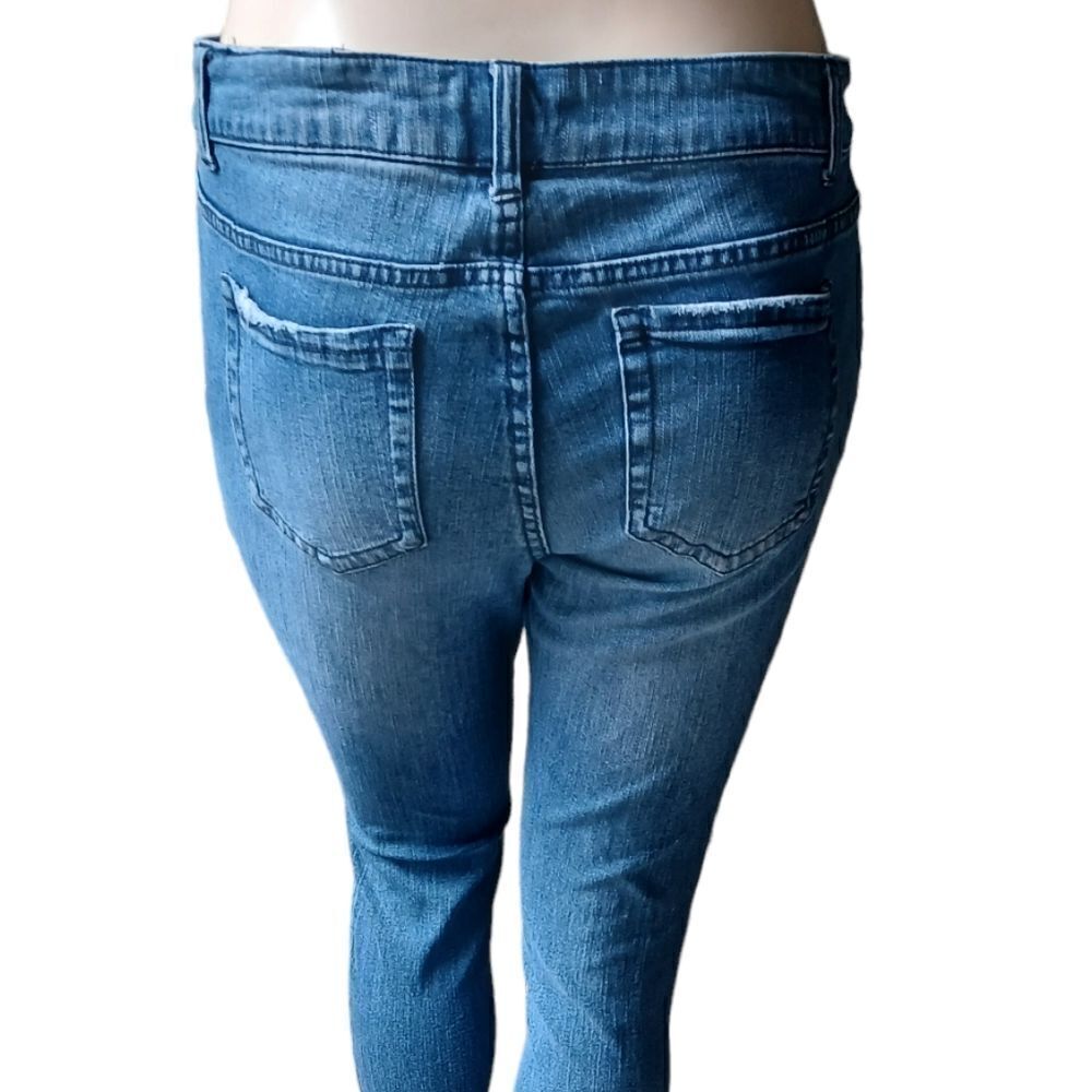 693525.....Torrid Skinny Jeans Size 14, W34" 30"Inseam  9"Rise