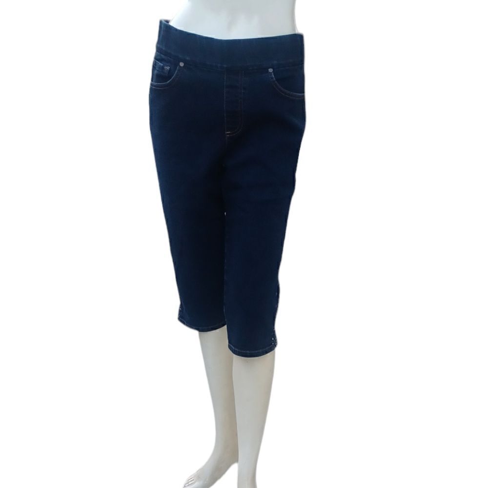 679016...Gloria Vanderbilt Pull-On Shorts Jeans Size 6, W28" 16"Inseam 10"Rise