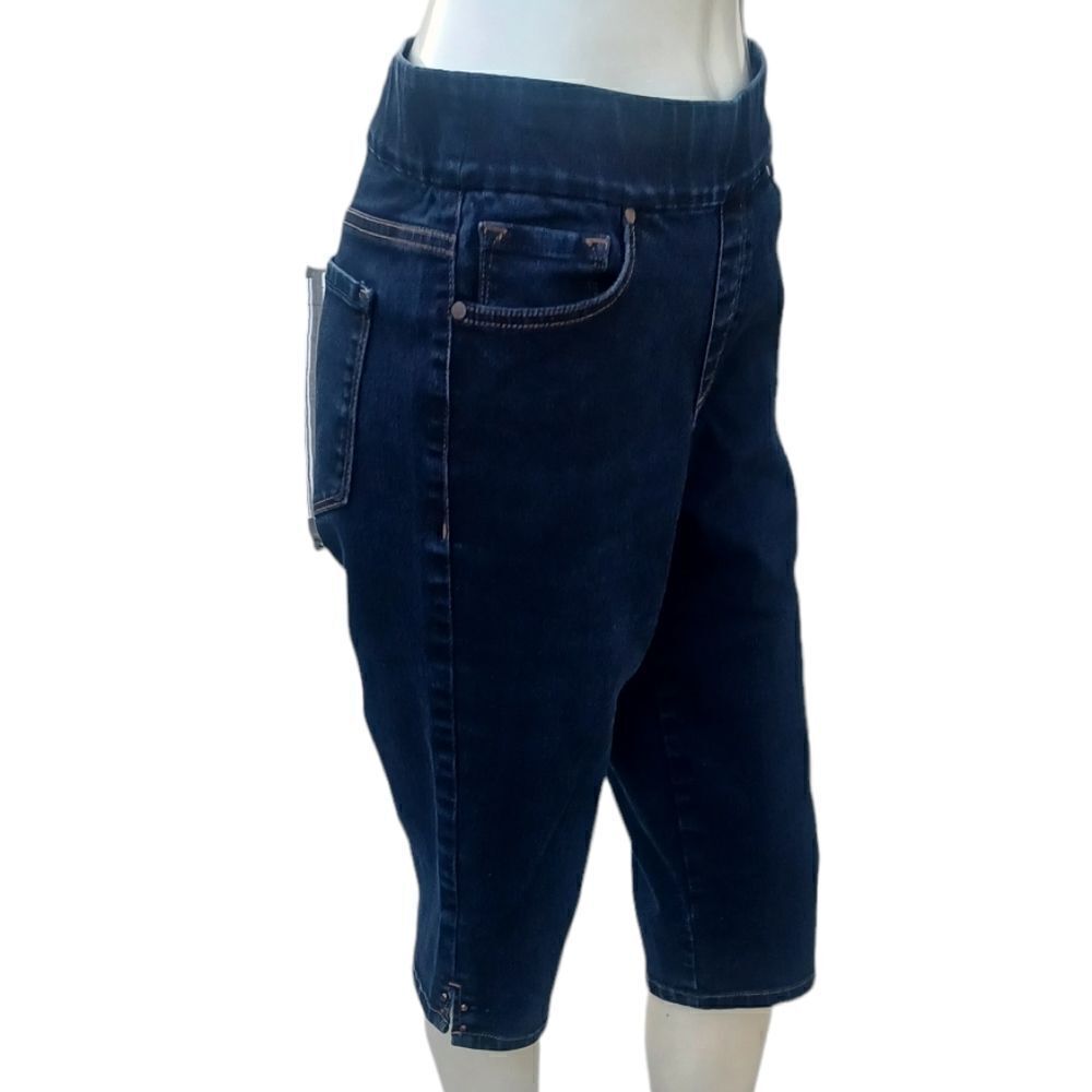 679016...Gloria Vanderbilt Pull-On Shorts Jeans Size 6, W28" 16"Inseam 10"Rise