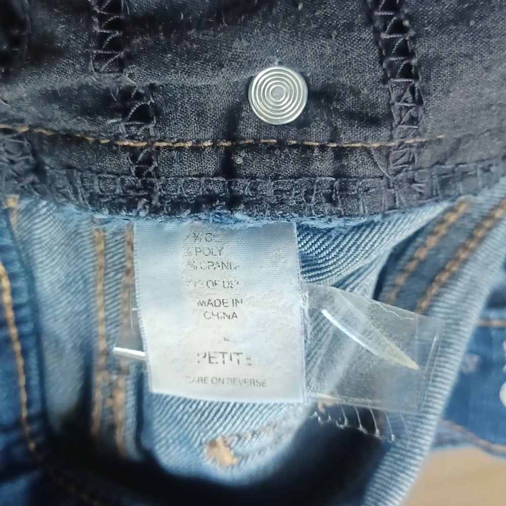646817.....Soho Skinny Jeans Size 12, W30" 28"Inseam  8"Rise