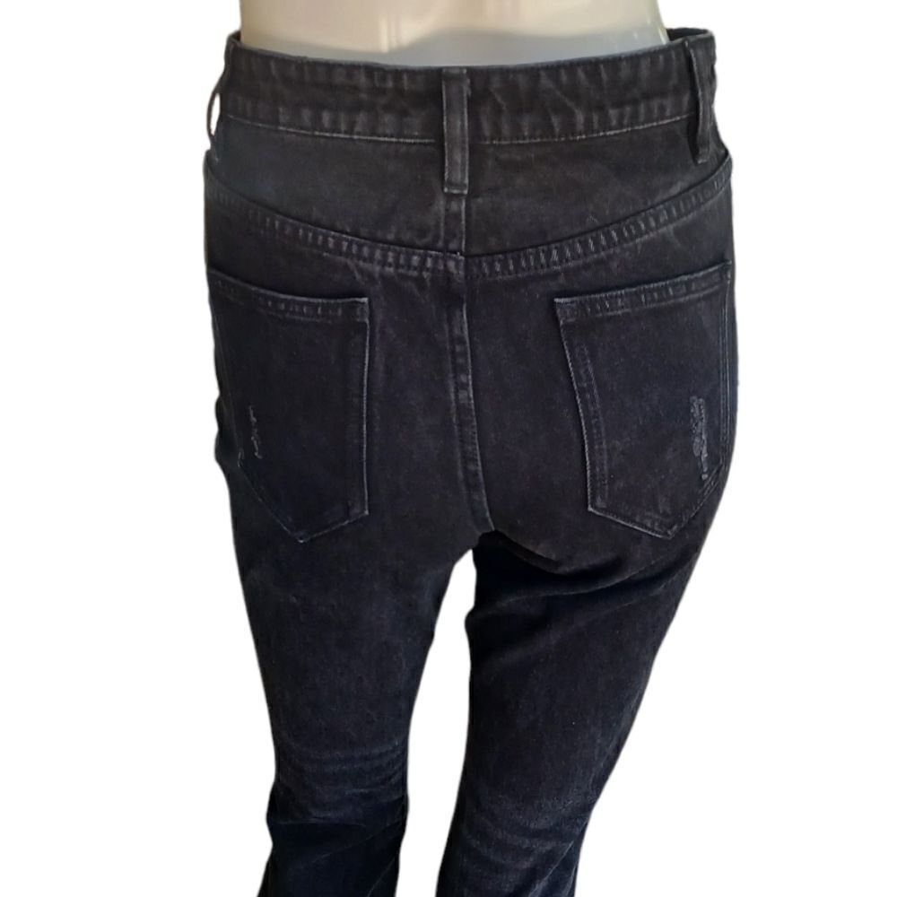 654040....MO&CO Crop Jeans Size 26 " Waist