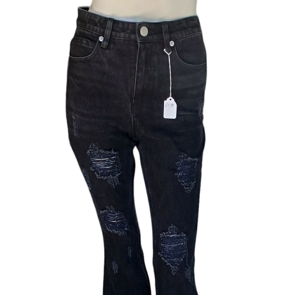 654040....MO&CO Crop Jeans Size 26 " Waist