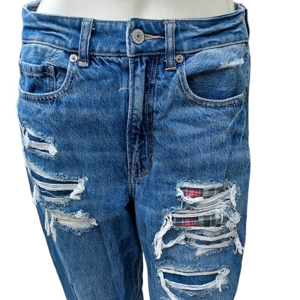 694340.....American Eagle Straight Leg Jeans 6 Short, 26"W, 24"Inseam, 10"Rise