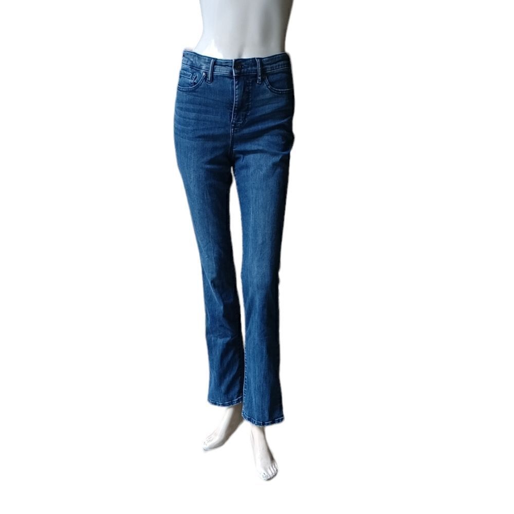 100227....Sofia Jeans Size 6, W28" 29"Inseam  10"Rise