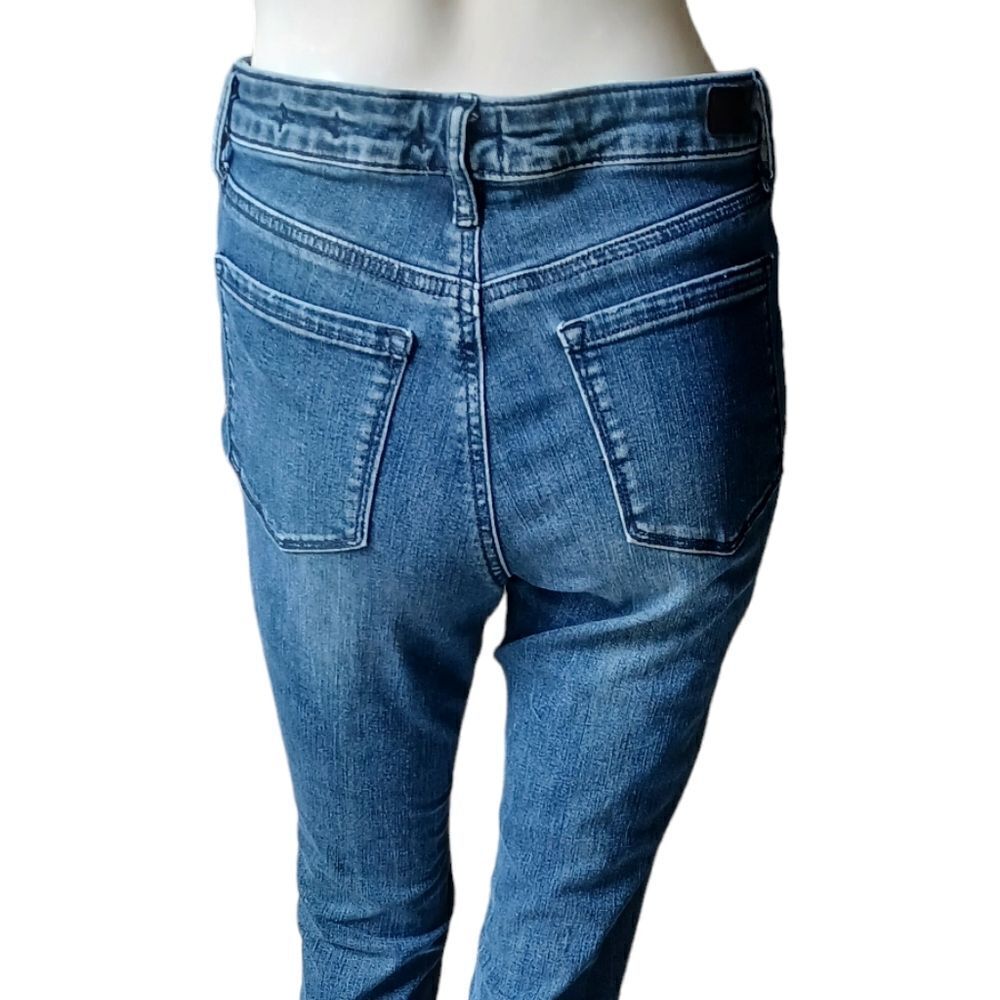 100227....Sofia Jeans Size 6, W28" 29"Inseam  10"Rise