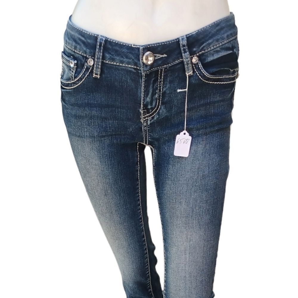 656840....Apt.9 Capri Jeans Size 0, 24" Waist 22" Inseam 7" Rise