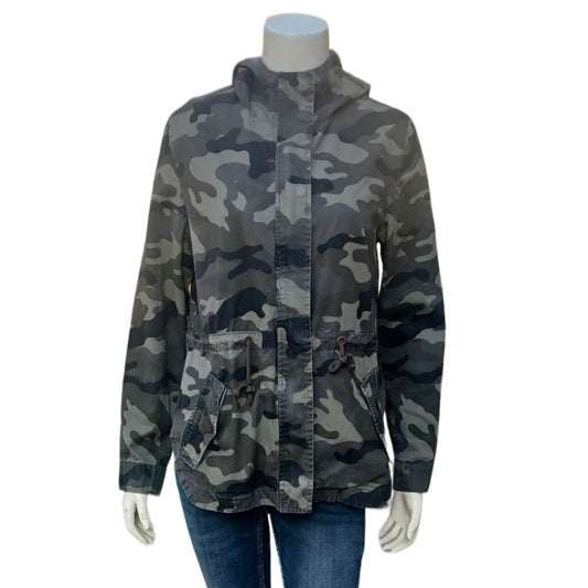 657924......Love Tree Long Sleeve Camo Hoody Size Small