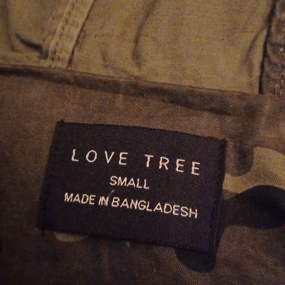 657924......Love Tree Long Sleeve Camo Hoody Size Small