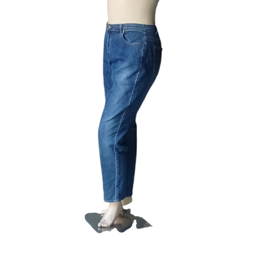 410218.....Stretch Straight leg Jeans Size 16