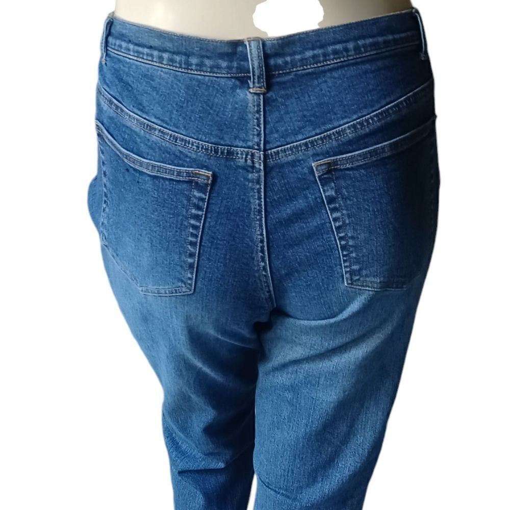 410218.....Stretch Straight leg Jeans Size 16