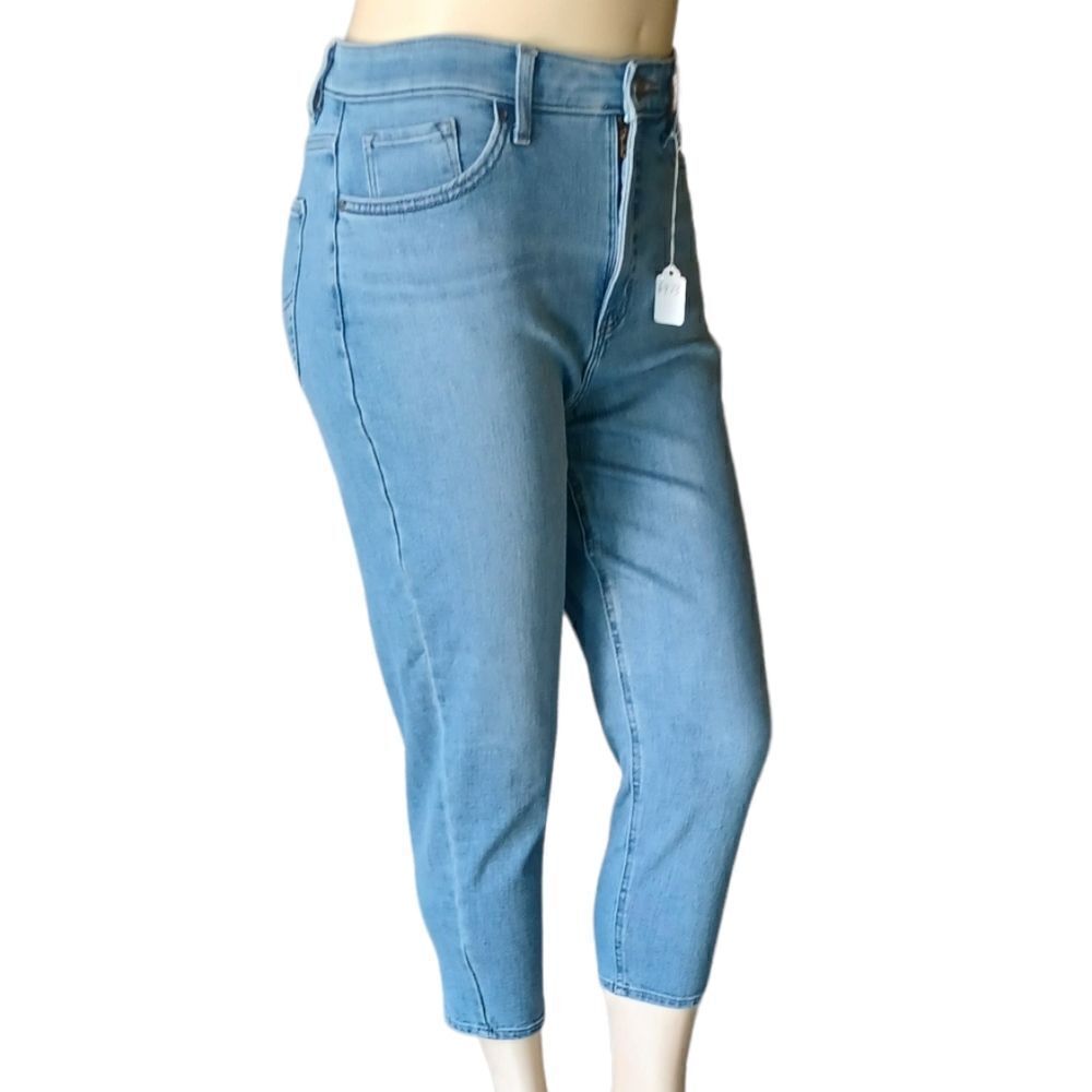 647332...Lee Relaxed Fit Tapered Leg Size 12 Medium, W30" 23"Inseam 11"Rise