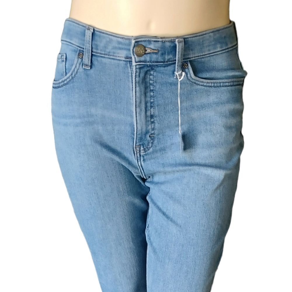 647332...Lee Relaxed Fit Tapered Leg Size 12 Medium, W30" 23"Inseam 11"Rise