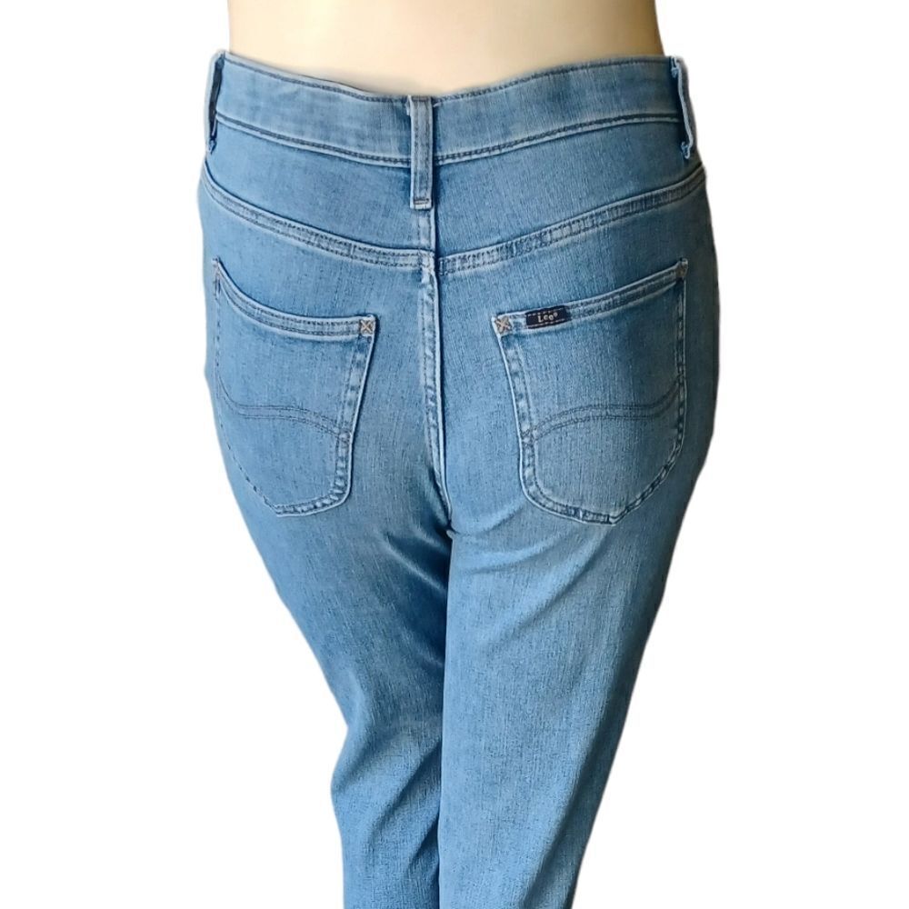 647332...Lee Relaxed Fit Tapered Leg Size 12 Medium, W30" 23"Inseam 11"Rise