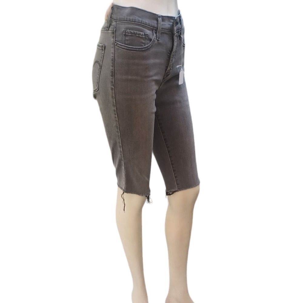 661941....Levi's Gray Shorts Size 29