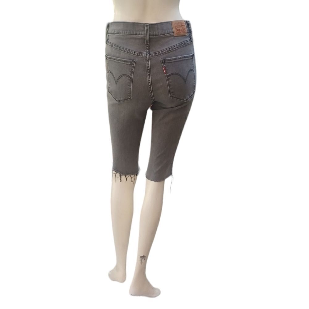 661941....Levi's Gray Shorts Size 29