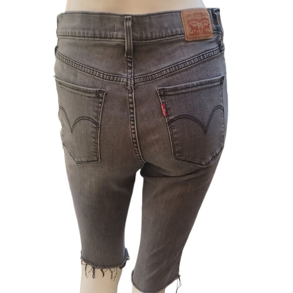661941....Levi's Gray Shorts Size 29