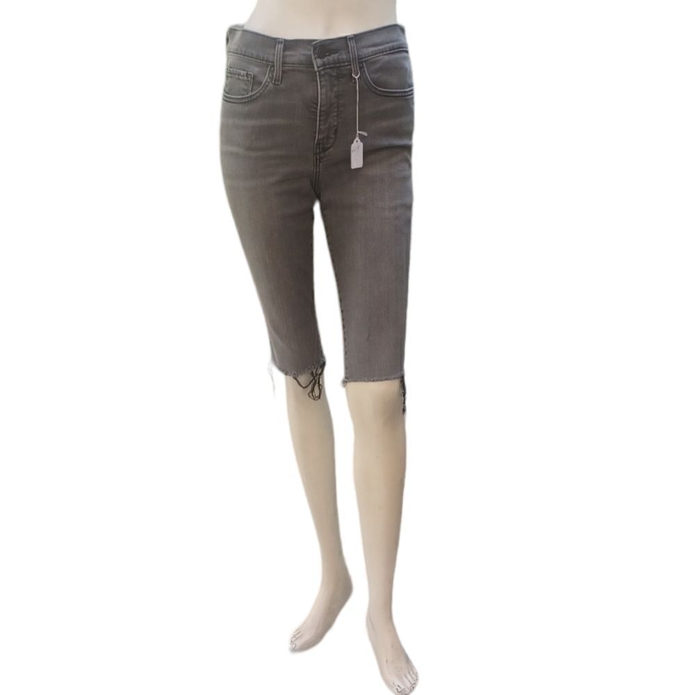 661941....Levi's Gray Shorts Size 29