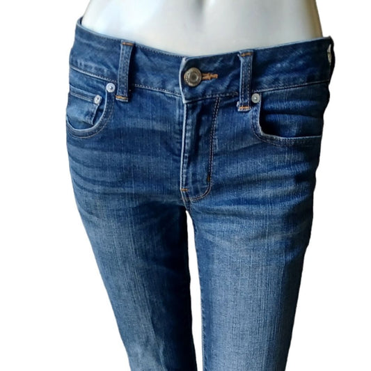 10121...American Eagle Outfitters Skinny Jeans Size 6, 28"W 29"Inseam 8"Rise