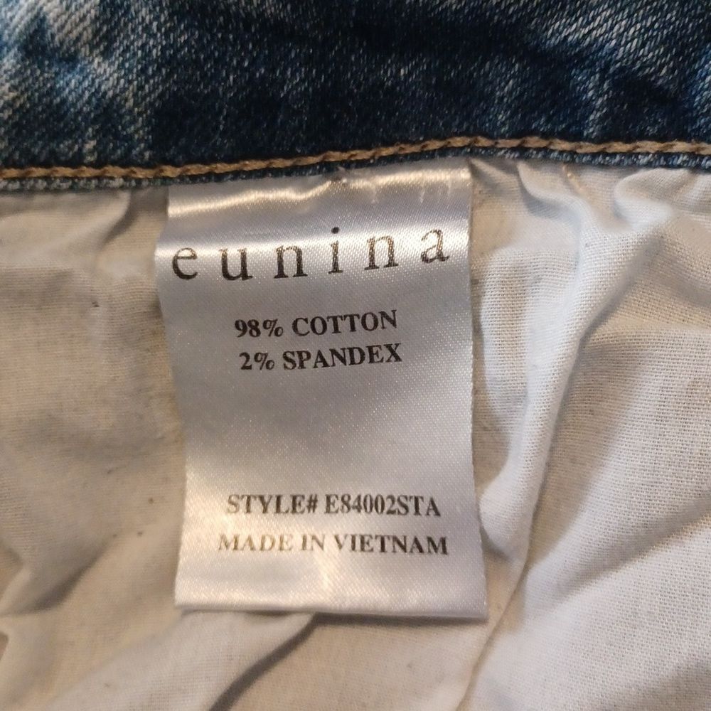 660841...Eunina Straight leg Crop Jeans Size 11, W28" 24"Inseam 11"Rise
