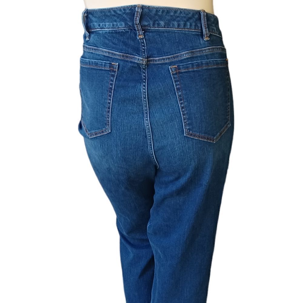 685946..Torrid Boyfriend Straight leg Jeans Size 26R, W44" 29"Inseam 12"Rise