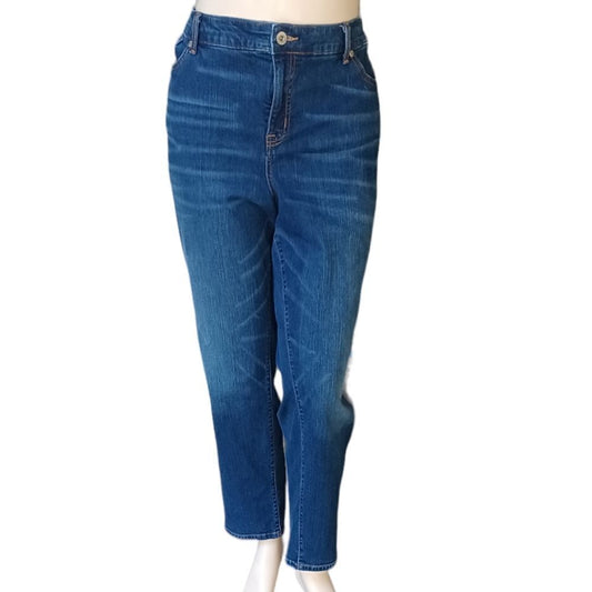 685946..Torrid Boyfriend Straight leg Jeans Size 26R, W44" 29"Inseam 12"Rise