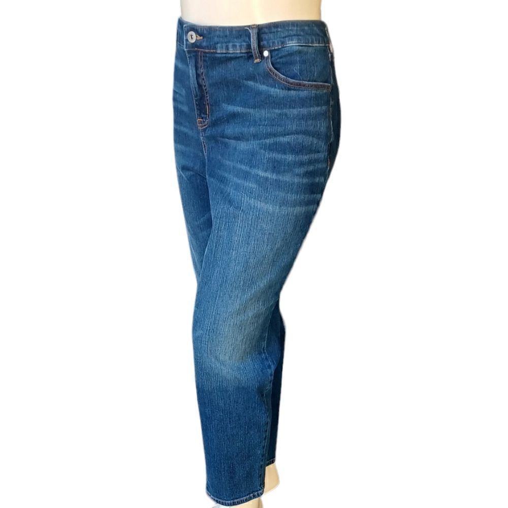 685946..Torrid Boyfriend Straight leg Jeans Size 26R, W44" 29"Inseam 12"Rise