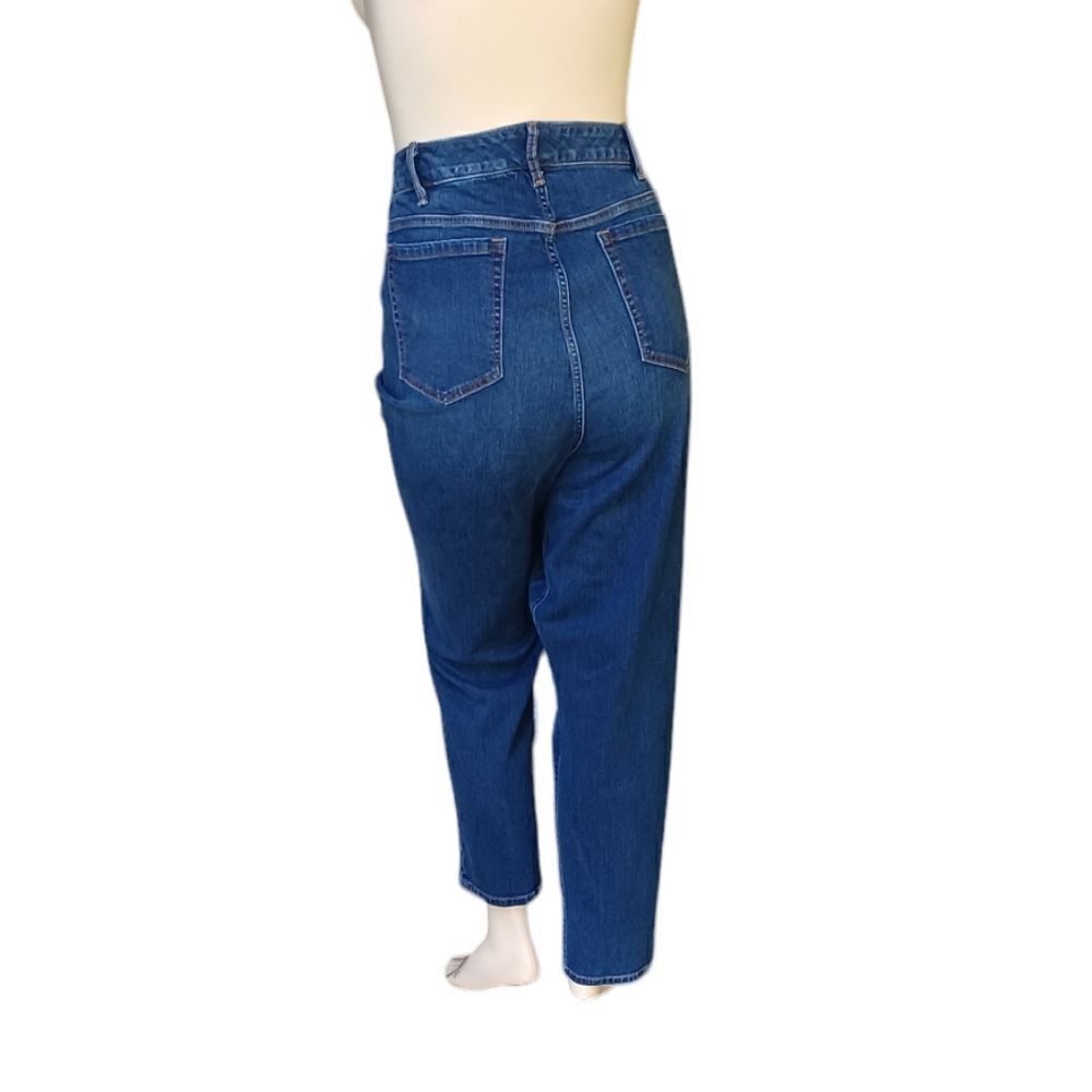 685946..Torrid Boyfriend Straight leg Jeans Size 26R, W44" 29"Inseam 12"Rise