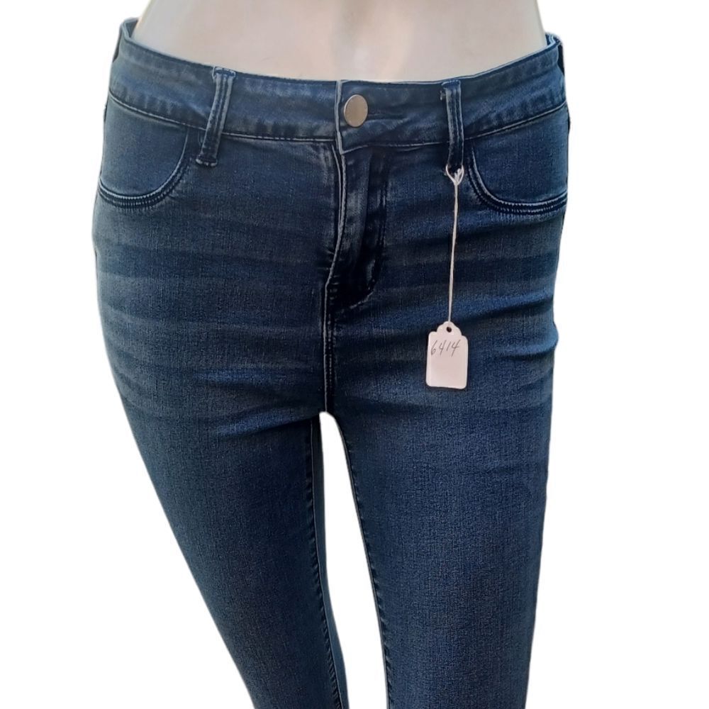 641425.....Bullhead Skinny Jeans Size 28, 28" Inseam 9" Rise