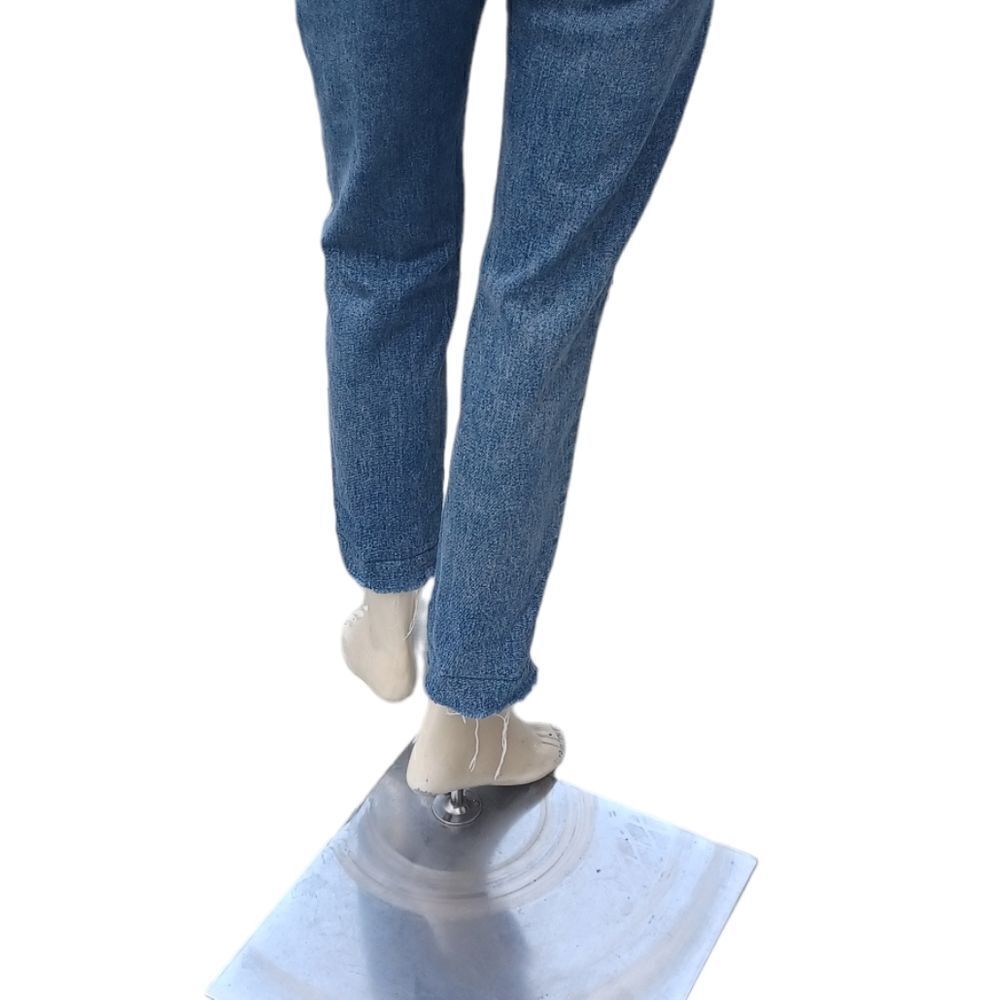 686446....Gap Girlfriend Jeans Size 2/26, 9" Rise