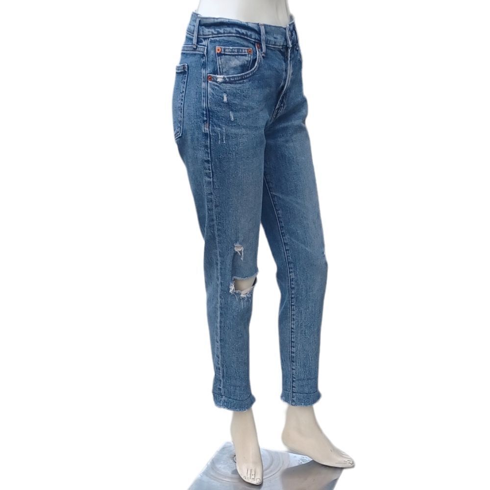 686446....Gap Girlfriend Jeans Size 2/26, 9" Rise