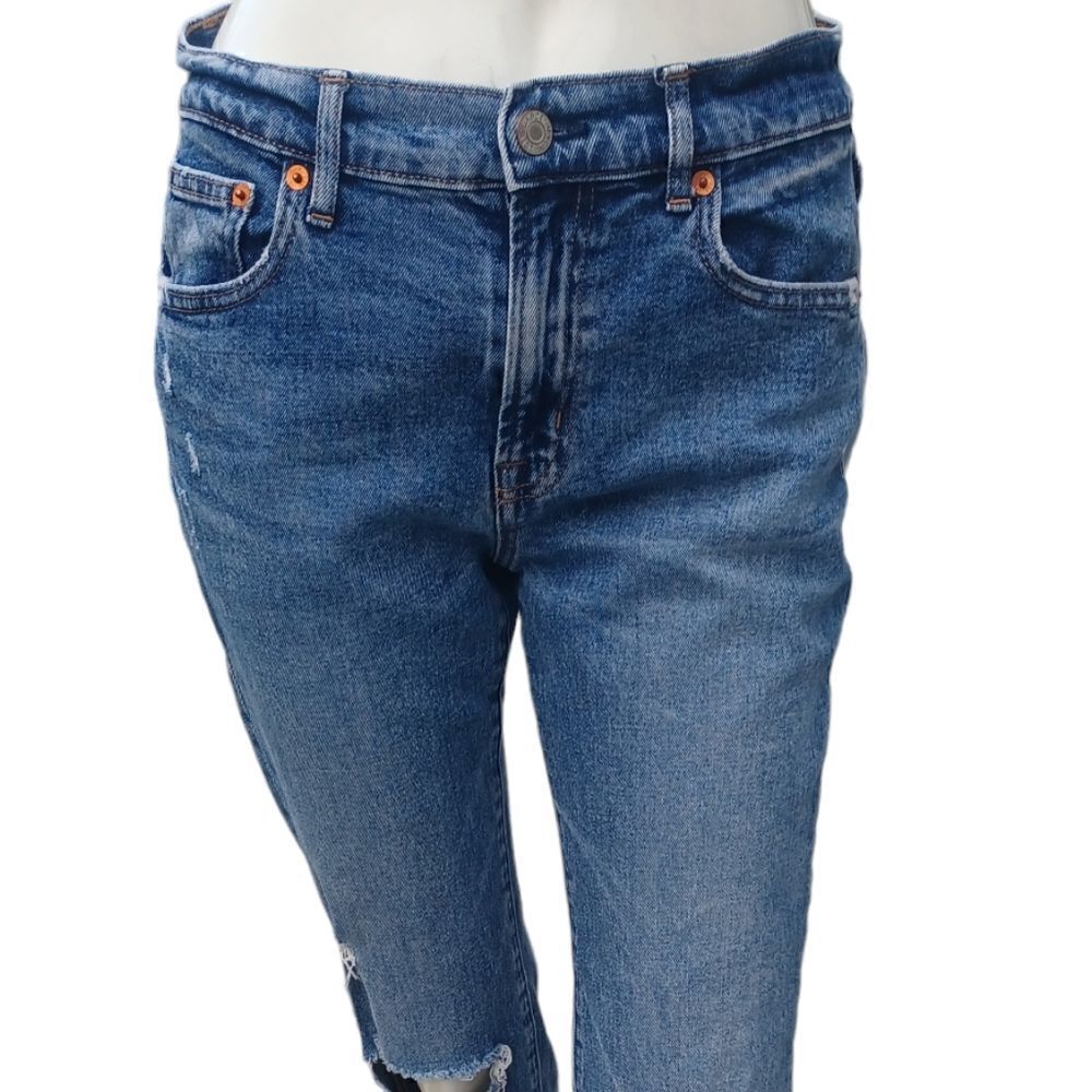 686446....Gap Girlfriend Jeans Size 2/26, 9" Rise