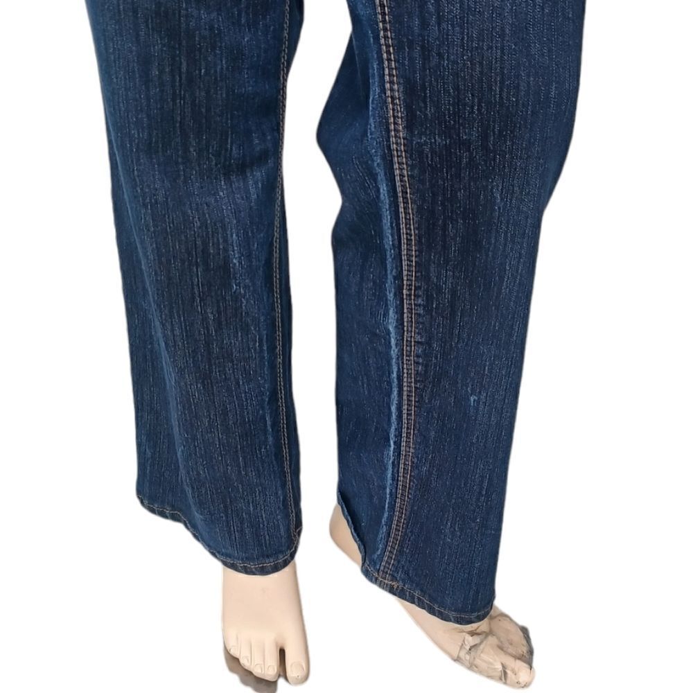 686846.....Avenue Denim Straight leg Jeans Size 24A