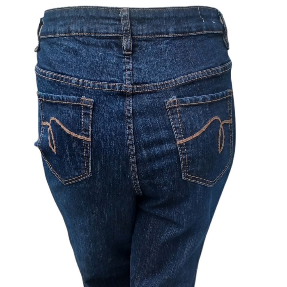 686846.....Avenue Denim Straight leg Jeans Size 24A