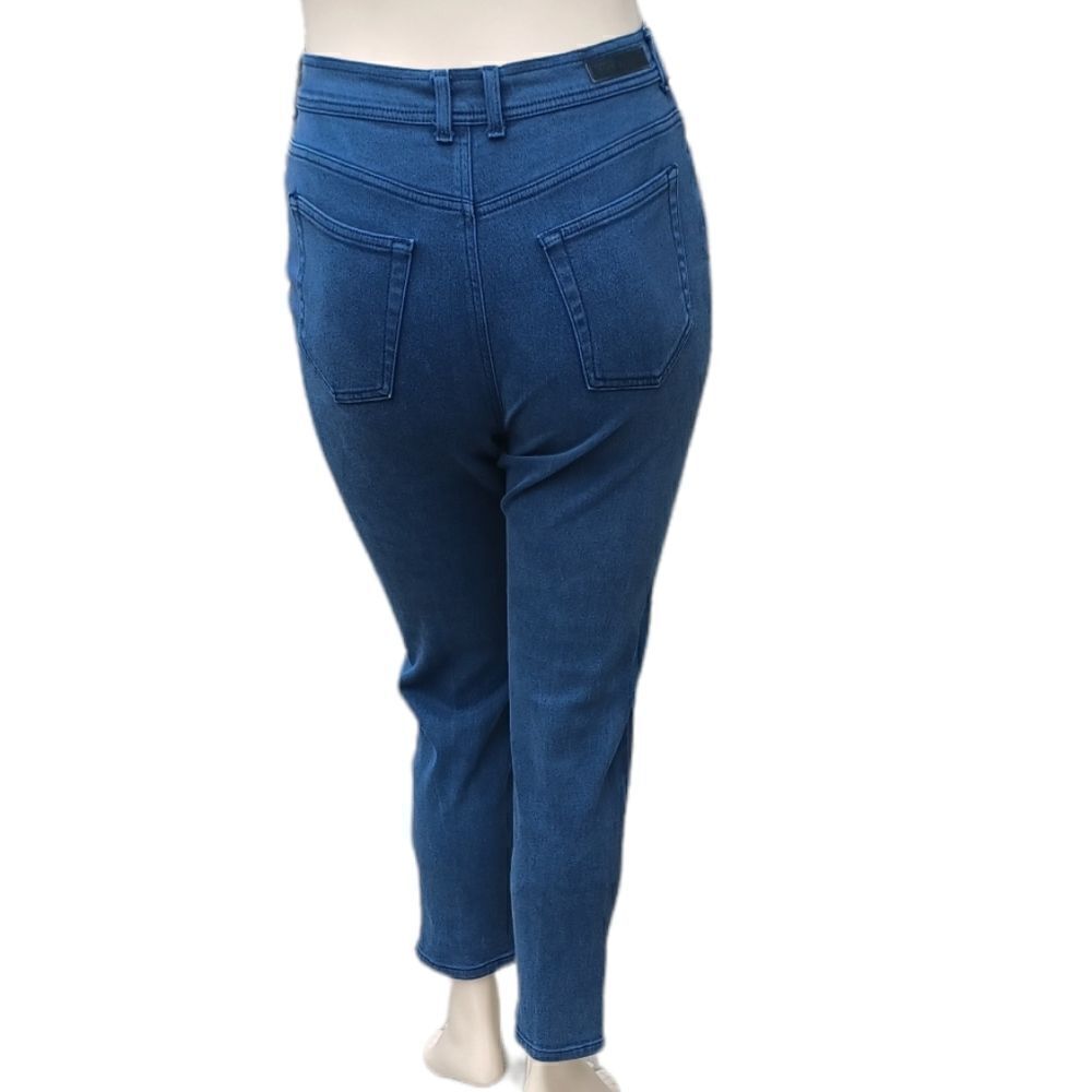 102520...Gloria Vanderbilt Straight leg Size 14